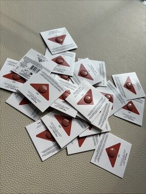 Prada light growing lip color U010 brown ( 25 samples )
